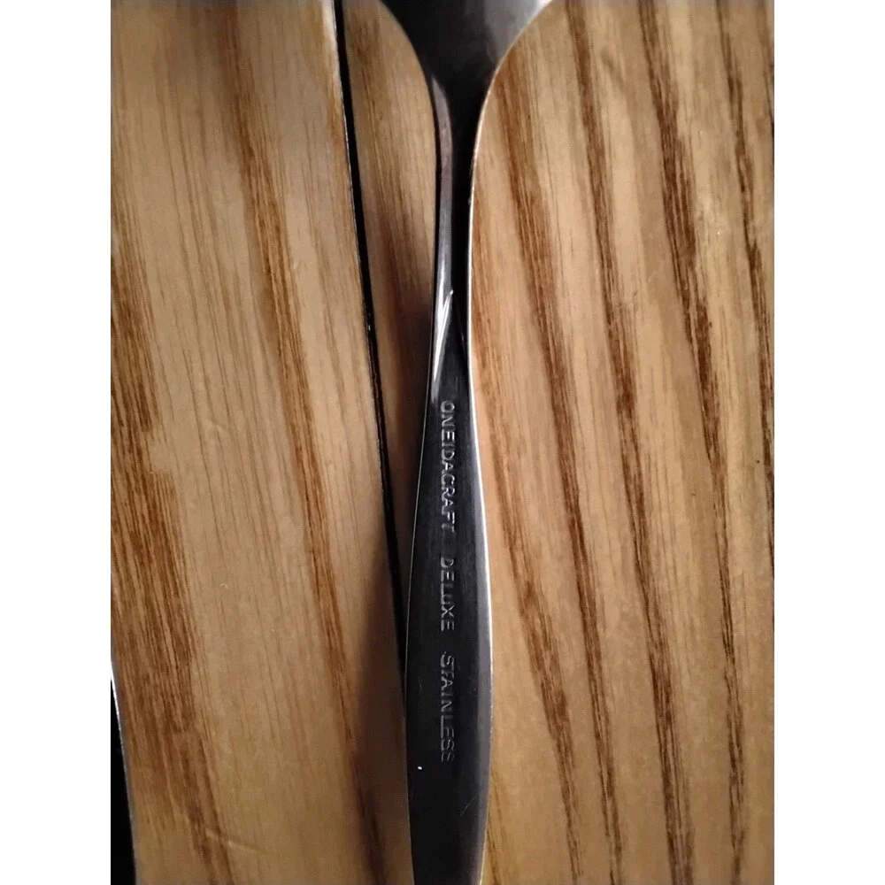 Oneidacraft Deluxe Stainless Wintersong 9 Pc,  4 Teaspoons 2 Forks 3 Soup Spoon
